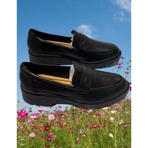 Woman's Loafers Clarks Calla Ease Loafer 10 M  NIB OPEN BOX NEW